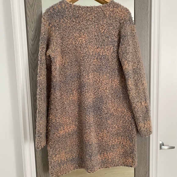 Long cardigan with pockets and one button closure - Picture 5 of 6